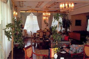 Merit Halk� Palace